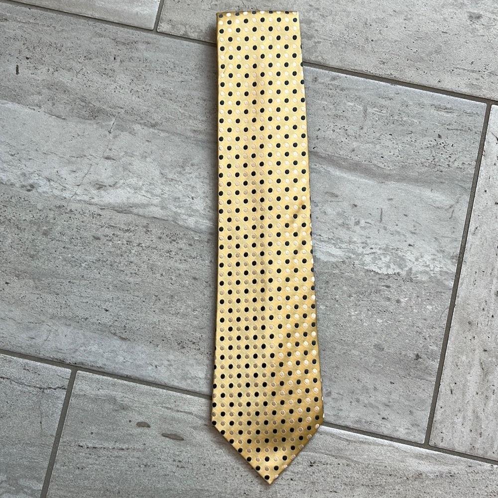 Geoffrey Beene tie yellow with grey and cream polka dots